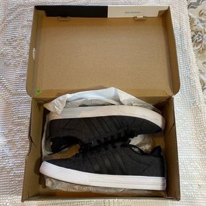 Men’s Adidas Daily 2.0/Katan sneakers